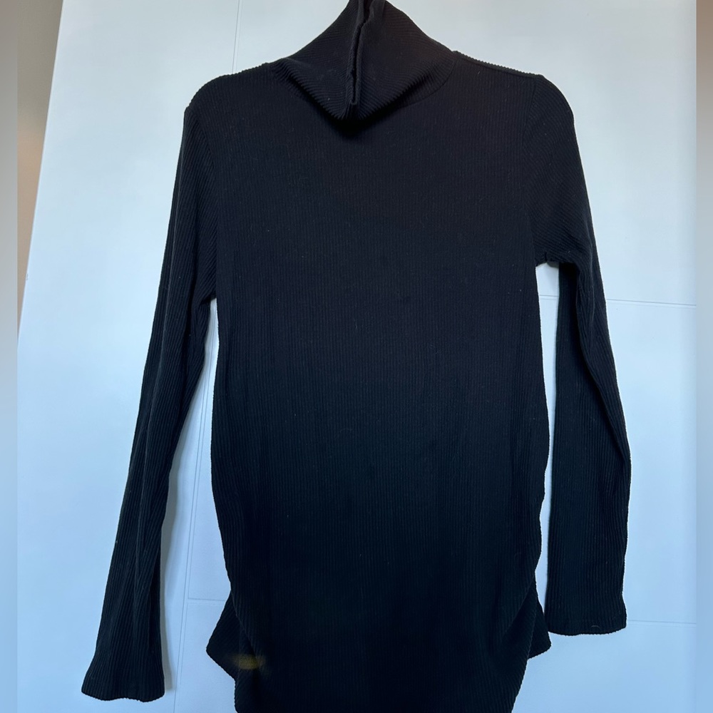 Old Navy maternity turtle neck (size large)